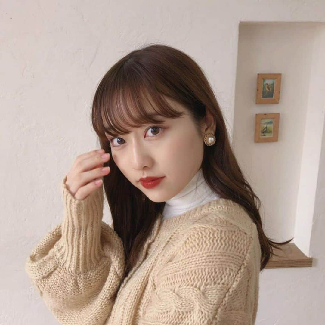 としお理歩のインスタグラム：「髪が茶色い。🍂🤍」