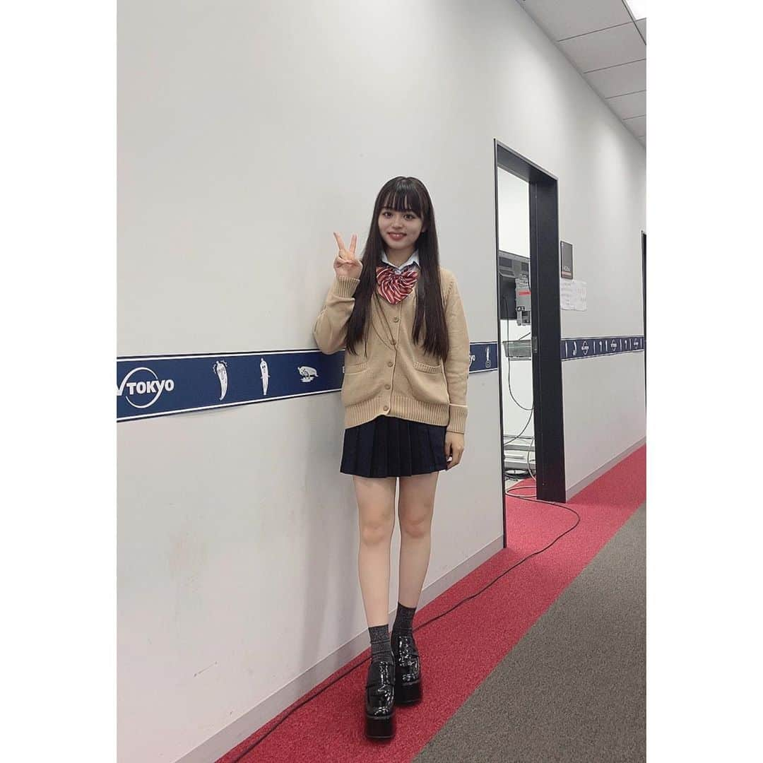 渡邉鈴音さんのインスタグラム写真 - (渡邉鈴音Instagram)「収録の時に撮ってもらった📸 日々勉強中_φ((^^) ・ ・ ・ ・ ・ #青春 #アオハルしか勝たん  #テレ東 #高校生 #制服 #制服アレンジ  #渡邉鈴音」10月14日 20時37分 - rinne_watanabe