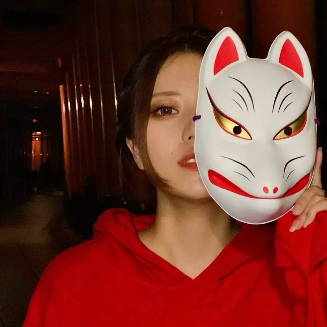 きらめく星のなったんのインスタグラム：「こっくりさんで積極的に10円玉動かしてたくせに知らん顔キメこんでるような奴が一番信用できる . #人間味あってよろし#あの時10円玉動かして私に殺害予告した女#最近結婚したらしい#おめでとうクソッタレ#ご祝儀10円な#コックリさんでポックリさん #🦊⛩」