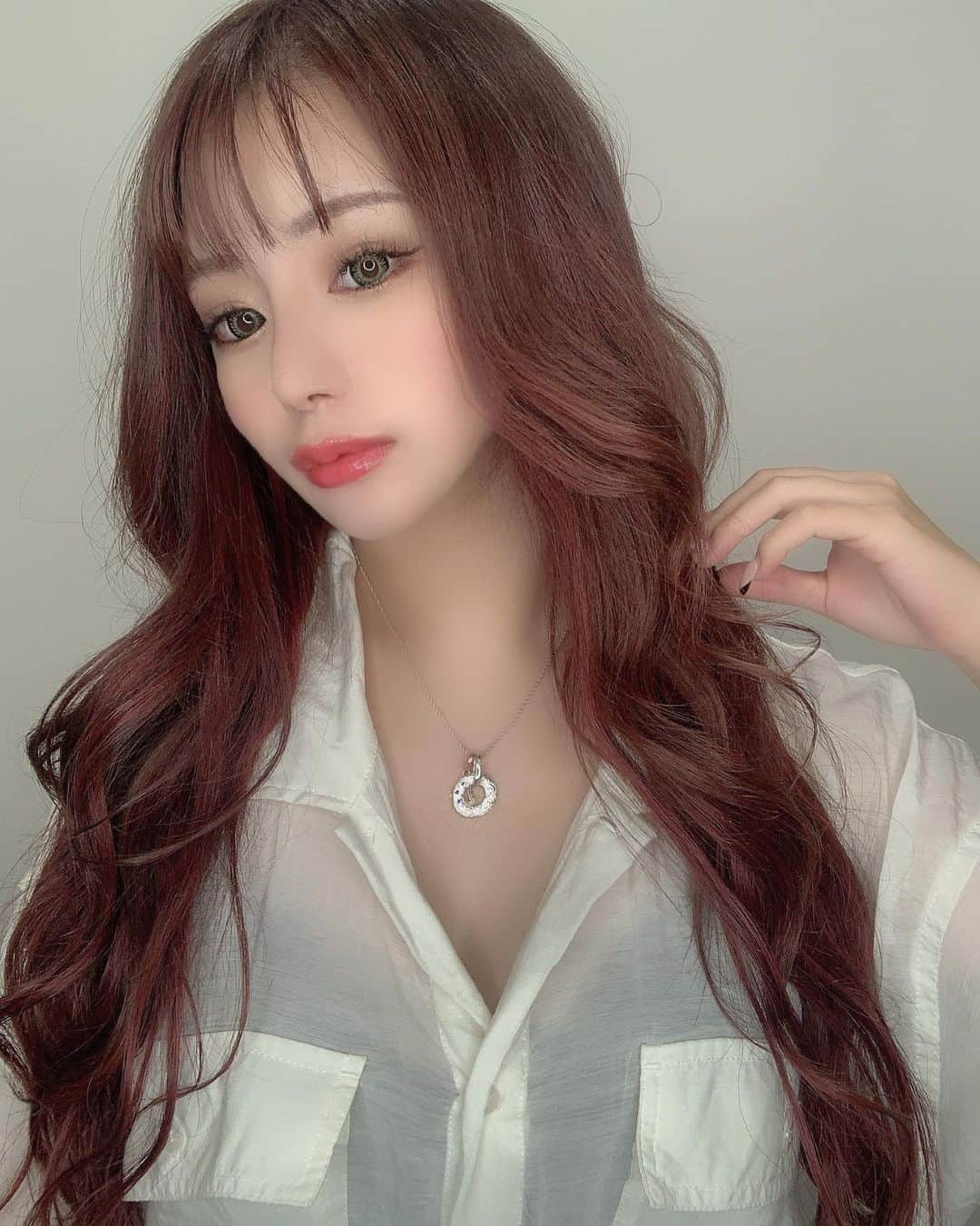 のインスタグラム：「. . REDhair❤❤❤ . @rosa_jun.a313 ありがとうございます✨ 2年くらいずーっとシールエクステやけど ここのは質も持ちもめっちゃ良い🥰 . 赤系の色はcolor落ちやすいのが悲しい😿 . #美容院 #赤系カラー #秋カラー #エクステ」