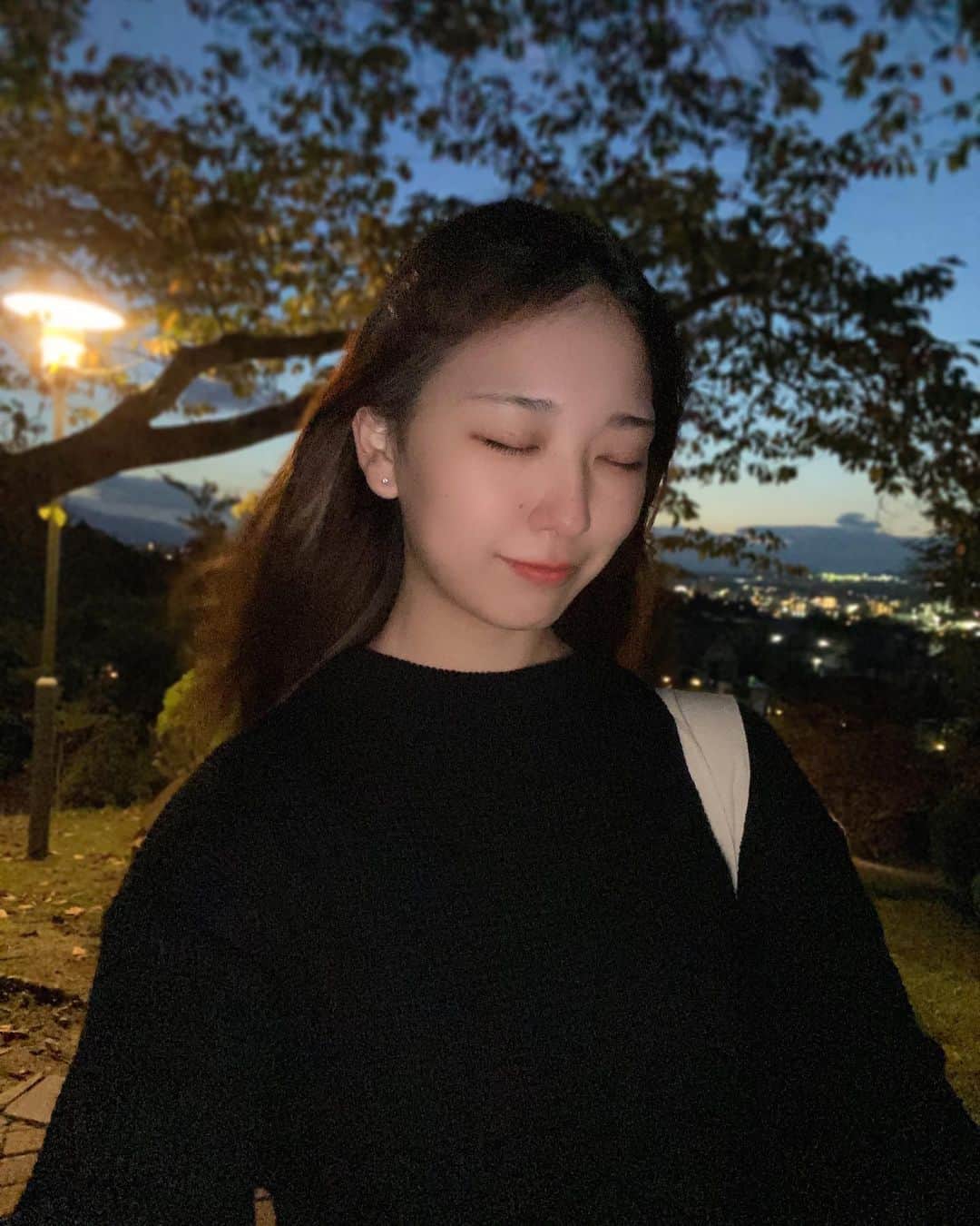 のインスタグラム：「✿ ふぅか ✿ ⋱⋰ ⋱⋰ ⋱⋰ ⋱⋰ ⋱⋰ ⋱⋰ ⋱⋰ ฅ" こんばんにゃちわわ ੯•`໒꒱ ・ 秋の夕暮れ🍂🍁 同じ空を見上げていたら嬉しいなぁ.｡◦♡‬ ・ ・ #dorothylittlehappy #夕暮れ時 #秋空 #自然が好き 𓂃𓈒𓏸 ⋱⋰ ⋱⋰ ⋱⋰ ⋱⋰ ⋱⋰ ⋱⋰ ⋱⋰」