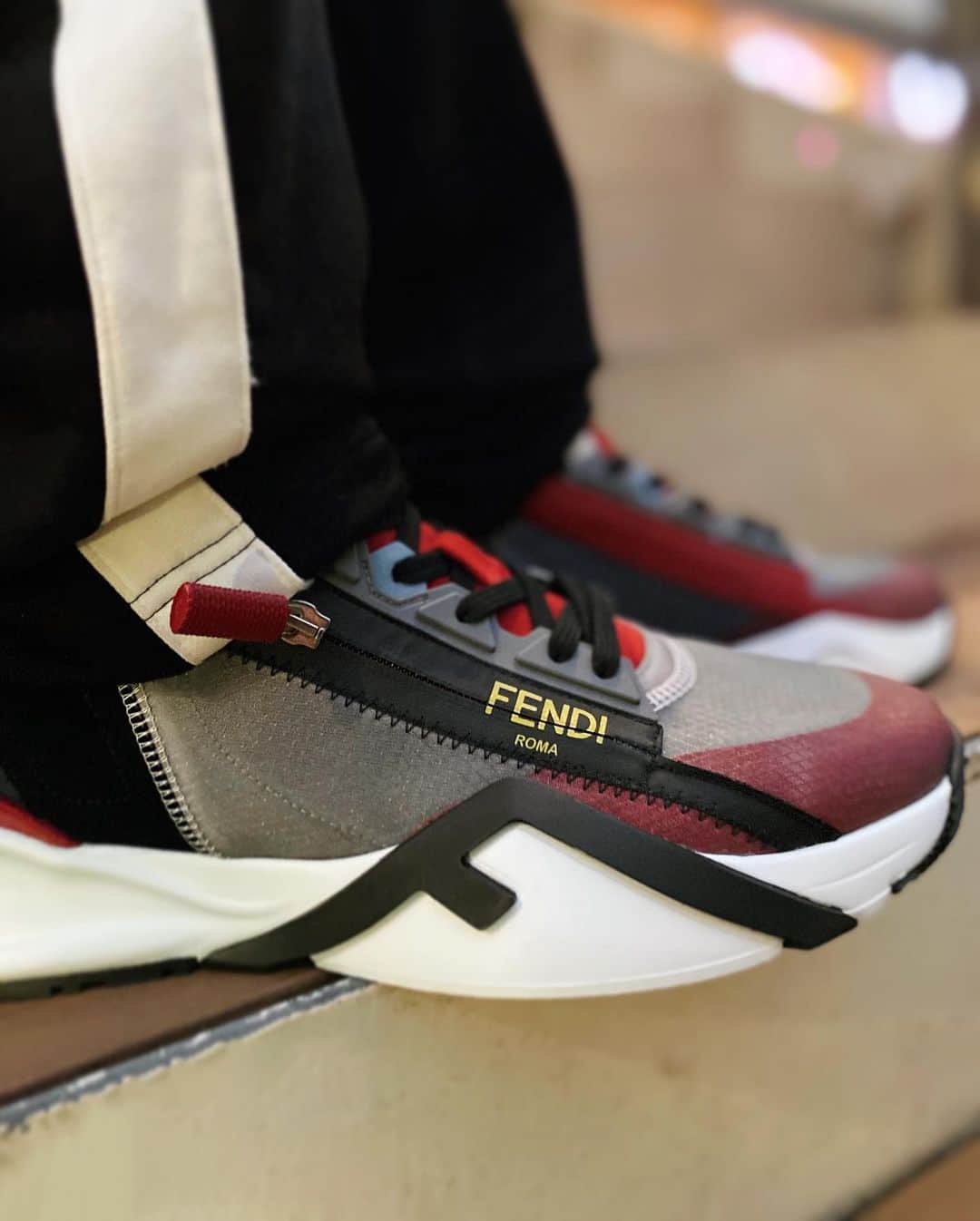 桜田通さんのインスタグラム写真 - (桜田通Instagram)「FENDI FLOW Sneaker Fall/Winter 2020/21 デザインも機能性も最強の一足👟✨ ずっとこれ履いちゃいそう✨ #Fendi #FendiFlow」10月14日 20時41分 - dorisakurada