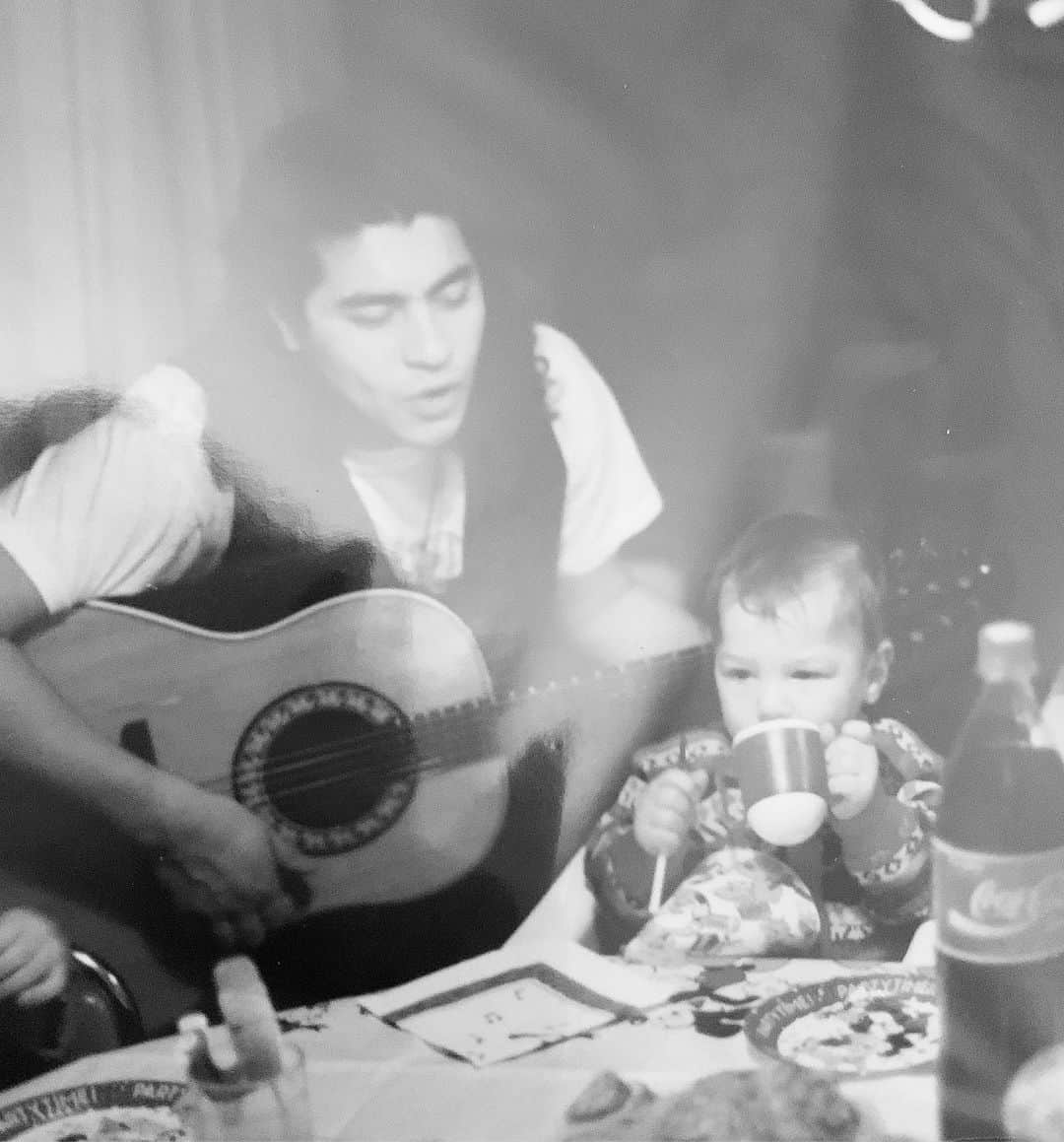 のインスタグラム：「Feliz cumpleaños, te quiero mucho papá 🎉❤️」