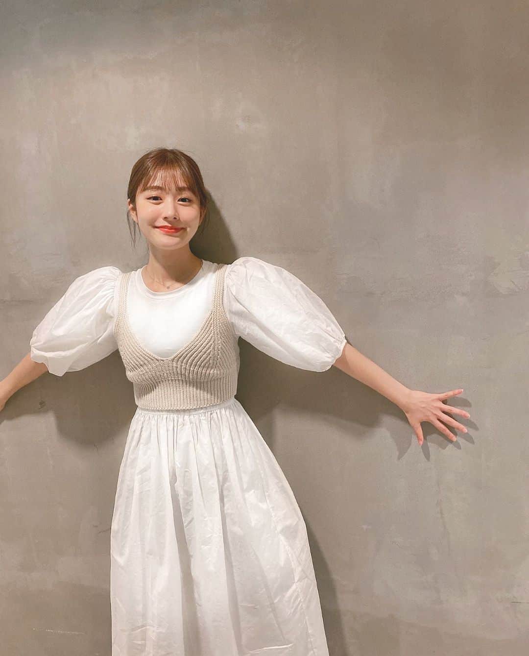 加藤美南のインスタグラム：「夏に買ってまだ着てなかったZARA着てみたビスチェとセットだけど白ワンピだけでも着回しできそう☺️るん☺️」