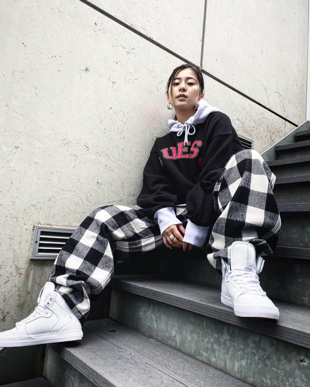 のインスタグラム：「. 【VAIDER CLASSICS】  WHITE WHITE RED  MODEL - @momoca0128   IN STORE & ONLINE  #suprafootweartokyo #vaider #harajuku #tokyo #odaiba」