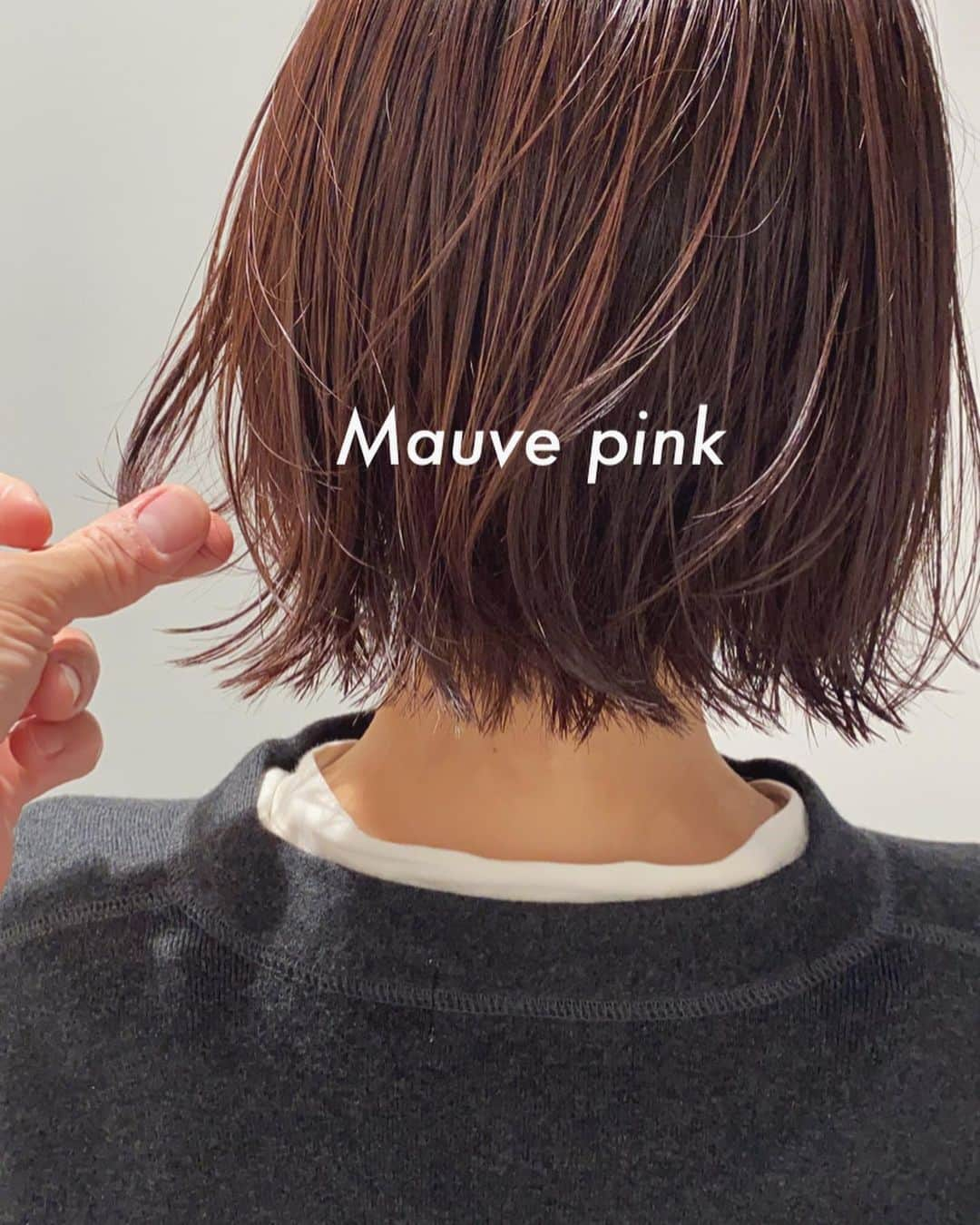 並木一樹さんのインスタグラム写真 - (並木一樹Instagram)「Mauve pink. bob.  冬に軽さのあるボブが素敵。 くすんだ感じのピンクが気分。  #namiヘアー　▷レディーススタイルのまとめはこちら♪  #ハンサムショート #ボブ#ミニボブ #グラボブ #グラデーションボブ #ミニボブ #ショートヘア#ショート」10月14日 21時19分 - casi_namiki