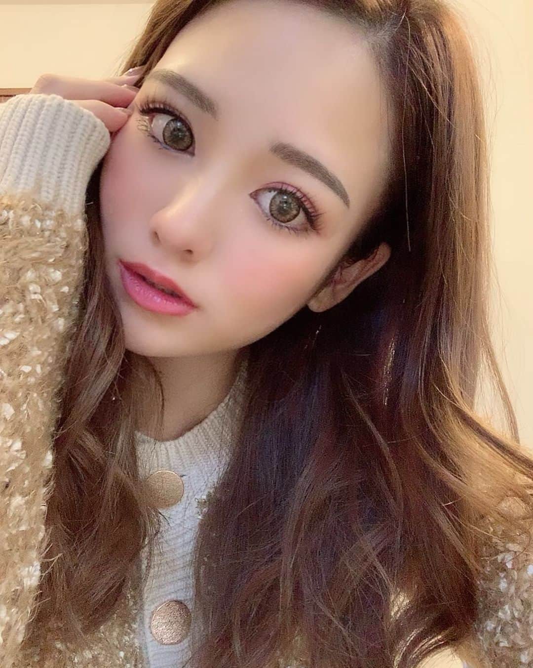 姫奈さんのインスタグラム写真 - (姫奈Instagram)「. . パリジェンヌラッシュリフト👀 やってもらったから化粧めっちゃ楽😚 やっぱりひなの目には マツエクよりマツパの方が合うと再確認♡ マスカラ塗ると皮膚についちゃうから 根元らへんしか塗ってないくらい 睫毛ぱっちりあげてくれた ⤴︎❤︎ . いつも優しくて面白い @parkbytokyo_kanae さん指名で やってもらってるよ 🌈✨ いつもありがとうございます🎀✨ . . . #パリジェンヌラッシュリフト #パリジェンヌ #睫毛パーマ」10月14日 21時12分 - hinapin_0210