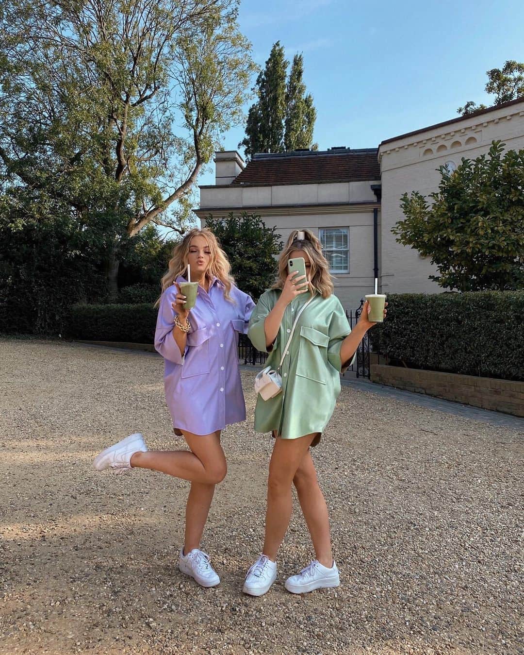 Lucy Connellさんのインスタグラム写真 - (Lucy ConnellInstagram)「Lizzie and Isabella have entered the chat. This is what dreams are made of. 💜💚  Shackets @storets Trainers @nike Bag @asos」10月14日 21時15分 - twinspo