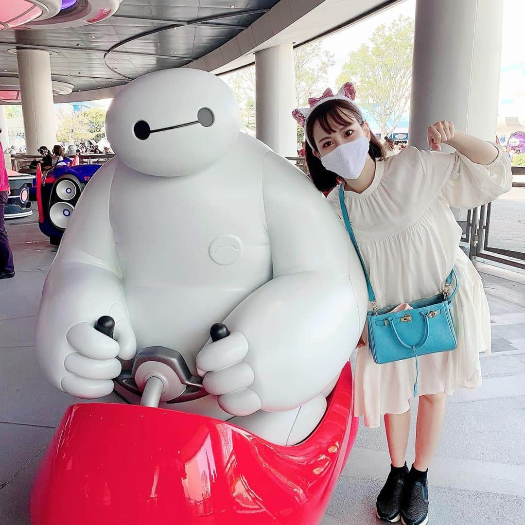 森田真理華さんのインスタグラム写真 - (森田真理華Instagram)「Disney Land🌈 昨日高校時代からの親友と行ってきました🪐 ミニーのスタイルスタジオとベイマックスのハッピーライドの抽選に当たったよ🤤残念ながら美女と野獣の乗り物は当たらず🥺でもとってもたのしかったー🪐💕 . 今回はマリーちゃんのカチューシャにしました🐱 . . #Disney#tokyodisneyland  #disneyland #ディズニーランド #ディズニー　#マリーちゃん #ミニーのスタイルスタジオ  #ベイマックスのハッピーライド  #ベイマックス#ディズニーバウンド#ディズニーコーデ」10月14日 21時17分 - marika__morita