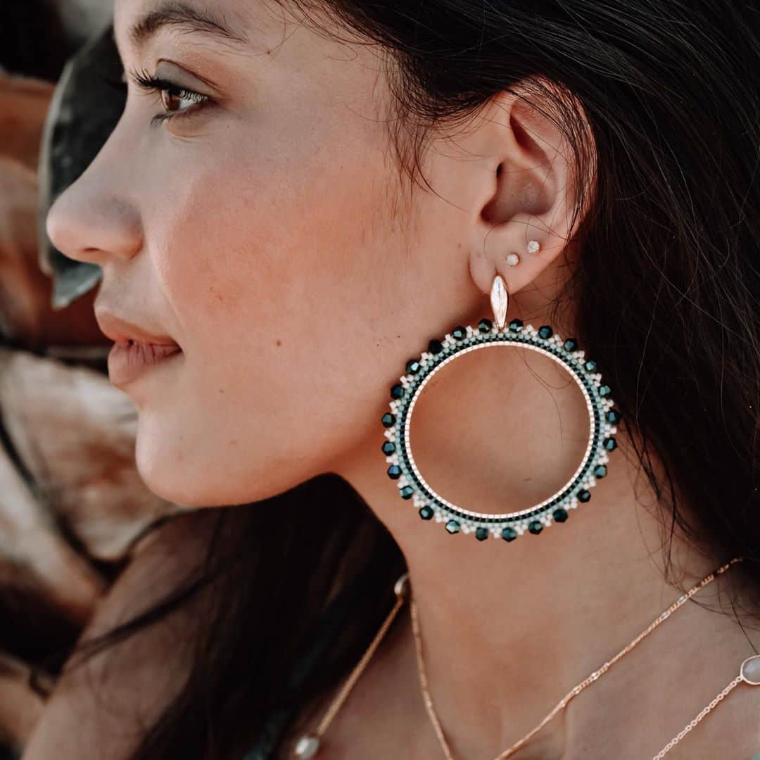 アズニさんのインスタグラム写真 - (アズニInstagram)「Huge is the way to go when it comes to hoops. Shop our Chimila Large Bead and Crystal Hoop - available in a variety of colours.  Luxury artisan jewellery, designed by us and skilfully hand crafted by Mayan artisans - preserving ancient craftsmanship and cultures.  * * * #slowfashionmovement #slowfashionjewellery #slowfashion #ethicalfashionbloggers #ethicalfashionbloggersuk #ethicalbloggersuk #preservingcraftwork #artisanjewelry #artisanjewellery #handcrafted #ethical」10月14日 21時17分 - azunilondon