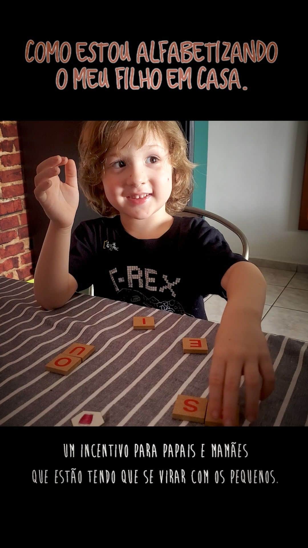 Anna Vargasのインスタグラム：「Gravei esse vídeo com a intenção de incentivar pais e mães a serem mais participativos na educação dos seus filhos e para mostrar como eu mesma estou fazendo isso. Por favor, não é para gerar comparações e inseguranças! Conheço crianças mais atrasadas e mais avançadas em relação ao Ragnar em diferentes habilidades e isso é absolutamente normal. A mensagem aqui é o quanto podemos ajudá-los a se desenvolverem, de acordo com as próprias competências e interesses, com pouquíssimo esforço e em pouquíssimo tempo.」