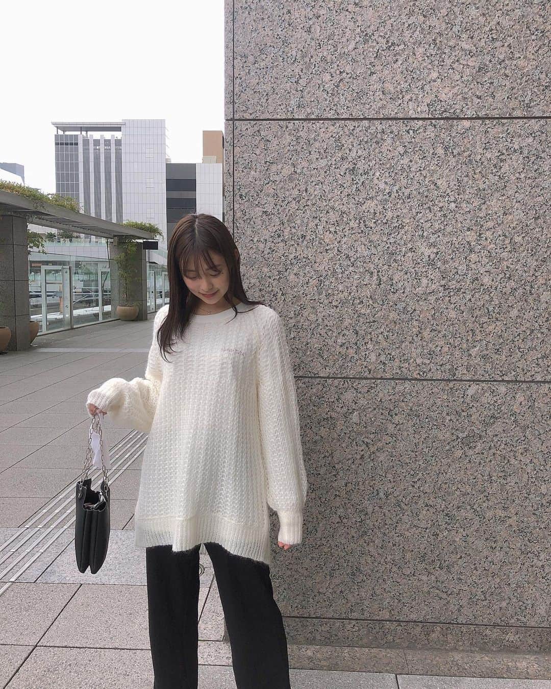 のインスタグラム：「#私服コーデ 👗﻿ ﻿ ﻿ 質問が多かったこのトップス！﻿ 本当はルームウェアなの🌼﻿ ﻿ だけど全然私服で着られちゃうくらい﻿ 可愛い😩❣️﻿ ﻿ ﻿ 前後差のあるチュニック丈も個人的には﻿ とてもタイプ✌︎﻿ ﻿ ﻿」