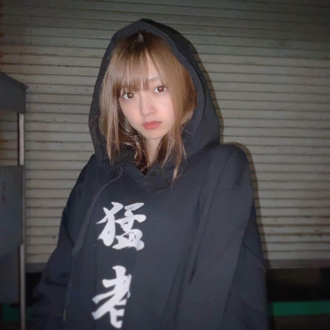 のインスタグラム：「猛者   #てんちむ さん #猛者#ストリート系女子 #パーカー女子  #instagood #instalike #instagram #japanesegirl #gravure#photography #flowers #fff #셀카#뷰티스타그램#셀카그램#좋아요#팔로우 #粉我」