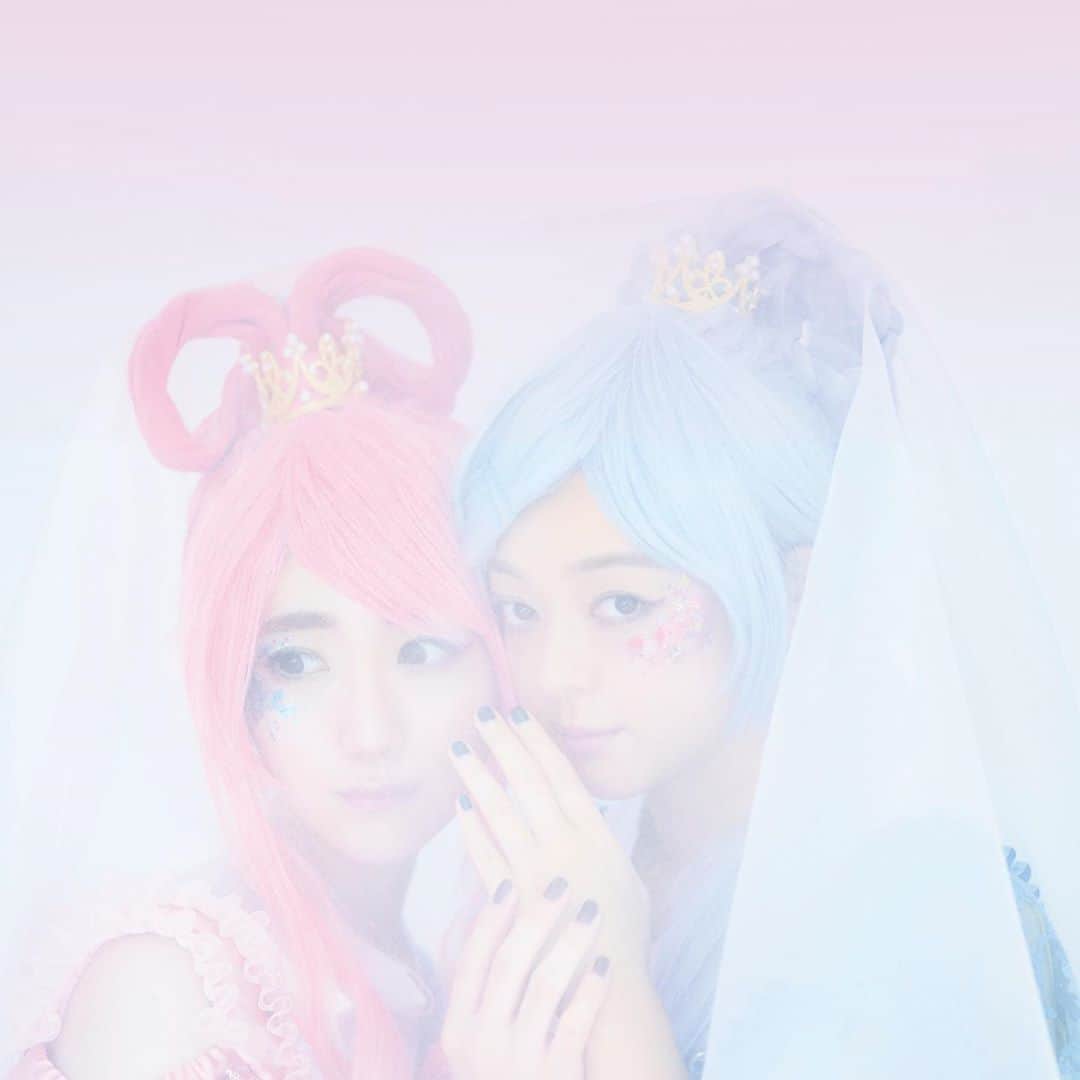 マコ・プリンシパルのインスタグラム：「まこみなみんNew visual💎💫 📸　@moeeeeko28  💄　@jjstagram_make_up  👗　@haruhotamaki  Special team！！！！！！ 10/23からのmacominaming展で新曲、新作の絵画、ドローイングと共に、写真作品も展示します✨ 新宿眼科画廊あそびにきてね！」
