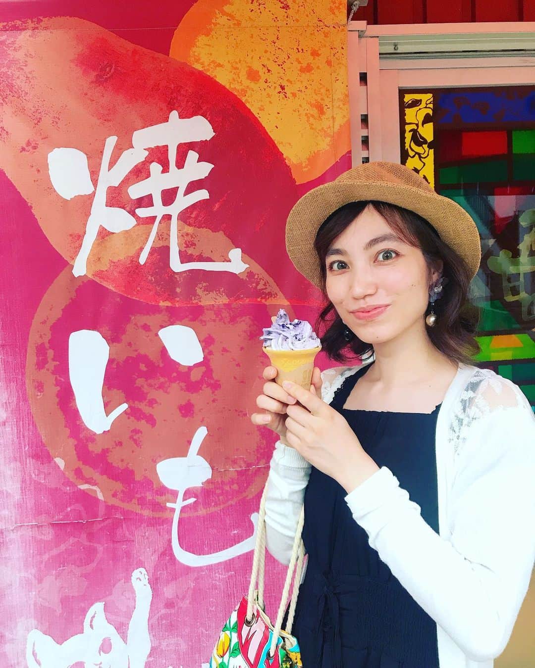 のインスタグラム：「石垣島で食べたソフトクリーム🍦 紫芋のペーストが練り込んであって、 こんなの初めて食べた！ってやつだった🥺💕 めちゃうまだった、、、🥺 また食べたいなあ🙆‍♀️✨ #石垣島 #石垣島グルメ #アイスクリーム #ソフトクリーム #紫芋 #離島 #国内旅行」