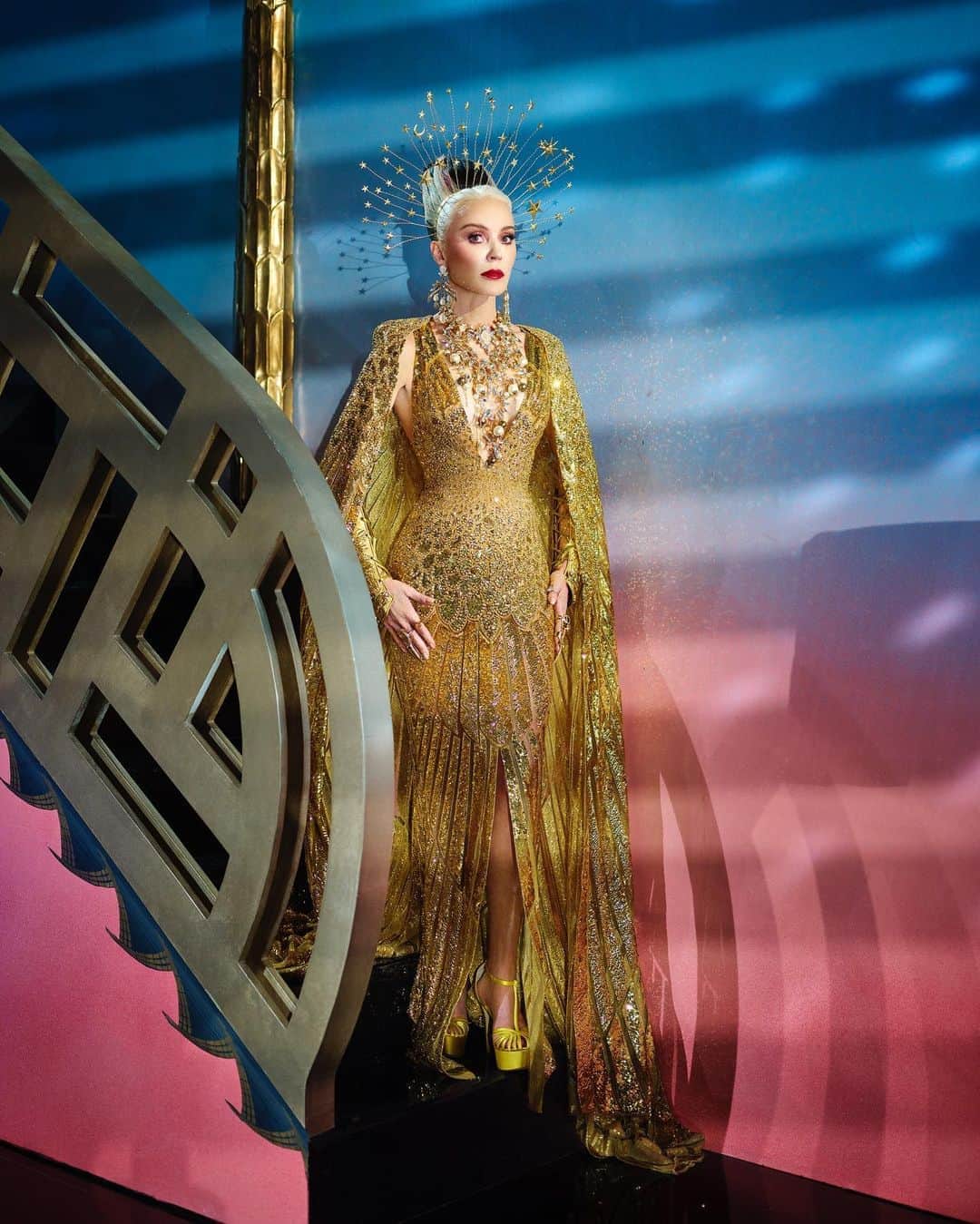 Vogue Italiaさんのインスタグラム写真 - (Vogue ItaliaInstagram)「Attention please! @DaphneGuinness and @David_LaChapelle will be LIVE interviewed by our Brand Visual Director @AlessiaGlaviano TODAY from 6pm CEST on Vogue Italia’s Instagram.   After a chance introduction by the late Isabella Blow at El Coyote in LA 20 years ago, #DaphneGuinness and #DavidLaChapelle have carved out a seismic creative universe together. During quarantine, the duo dropped ‘Revelations’, a three-part music video (although ‘art film’ feels more accurate), to coincide with the release of Daphne’s single of the same name. For Daphne’s new single, entitled ‘Heaven’—an upbeat hypnotic disco track—the duo explores a symbiosis of extravagance, decadence and divinity. Read the text by @SamiraLarouci and watch the FULL VIDEO exclusively on Vogue.it, via link in bio.」10月14日 22時03分 - vogueitalia