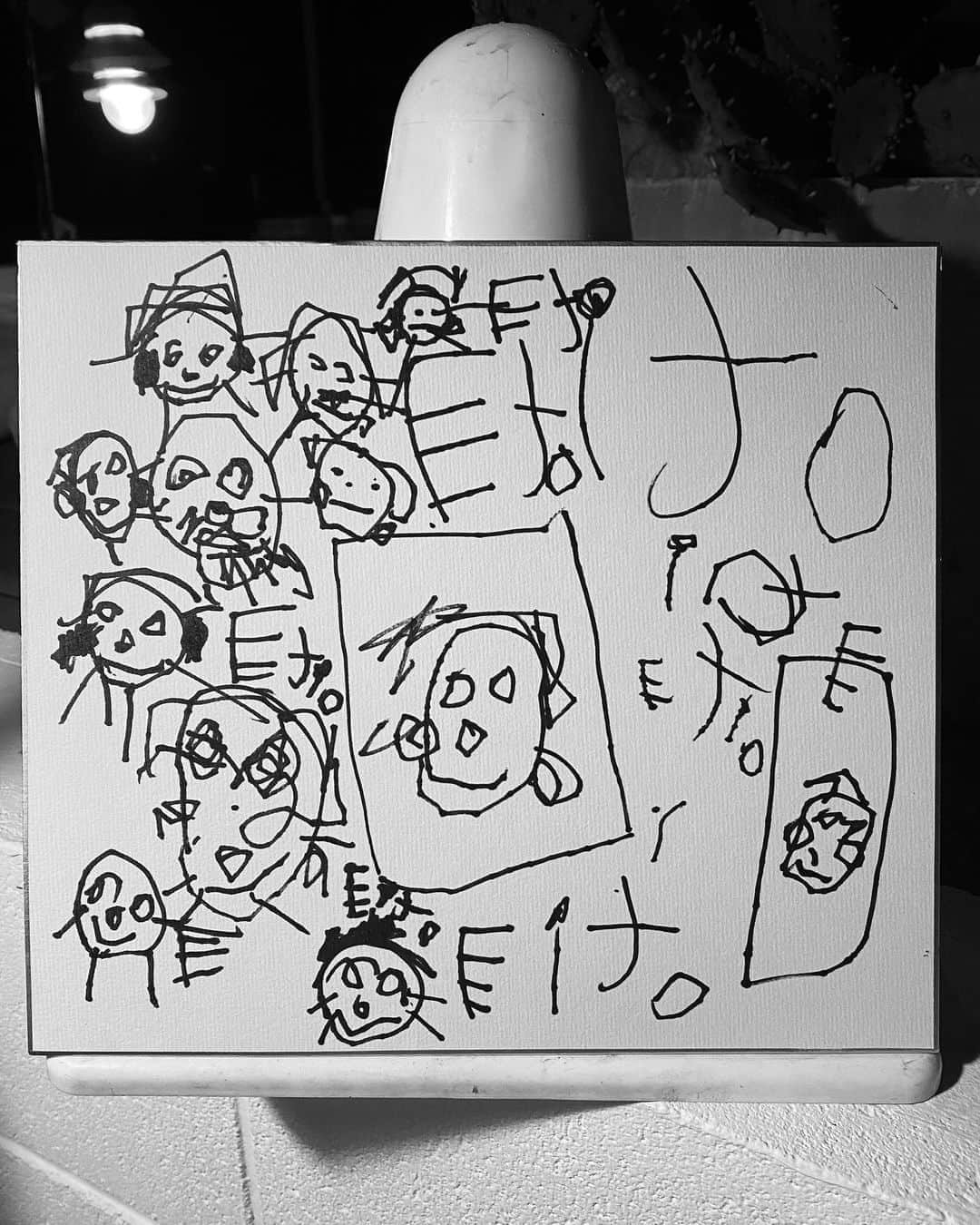荻原桃子さんのインスタグラム写真 - (荻原桃子Instagram)「直島のARTに感化されまして  EITO画伯のART&サイン  お兄ちゃんの腕にもART😂✨  #eitokohashi #3歳8カ月」10月14日 22時04分 - momokoogihara