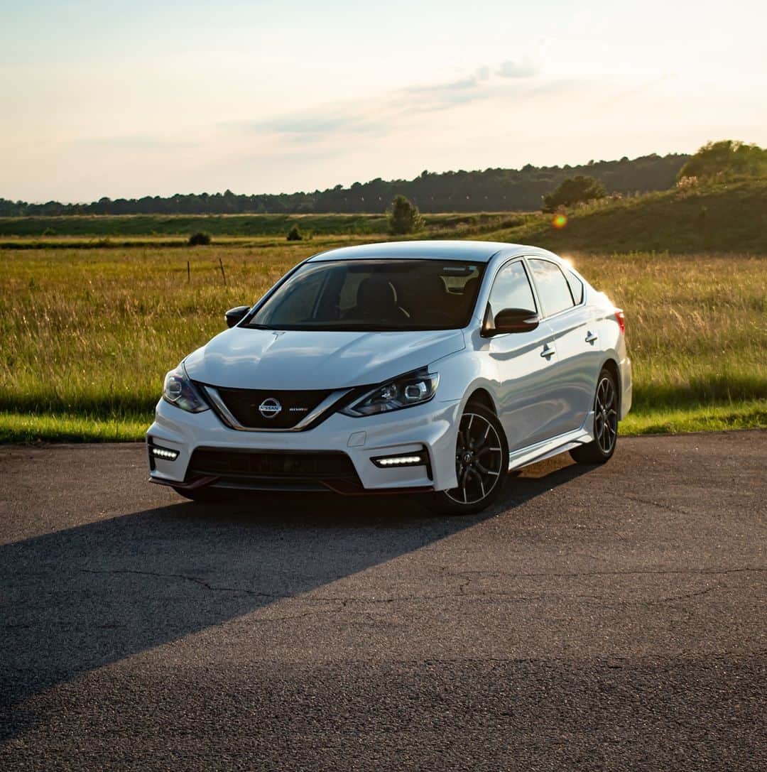 のインスタグラム：「Simple and elegant beauty of #NissanSentra #Nissan 📷 @_apmedia_」
