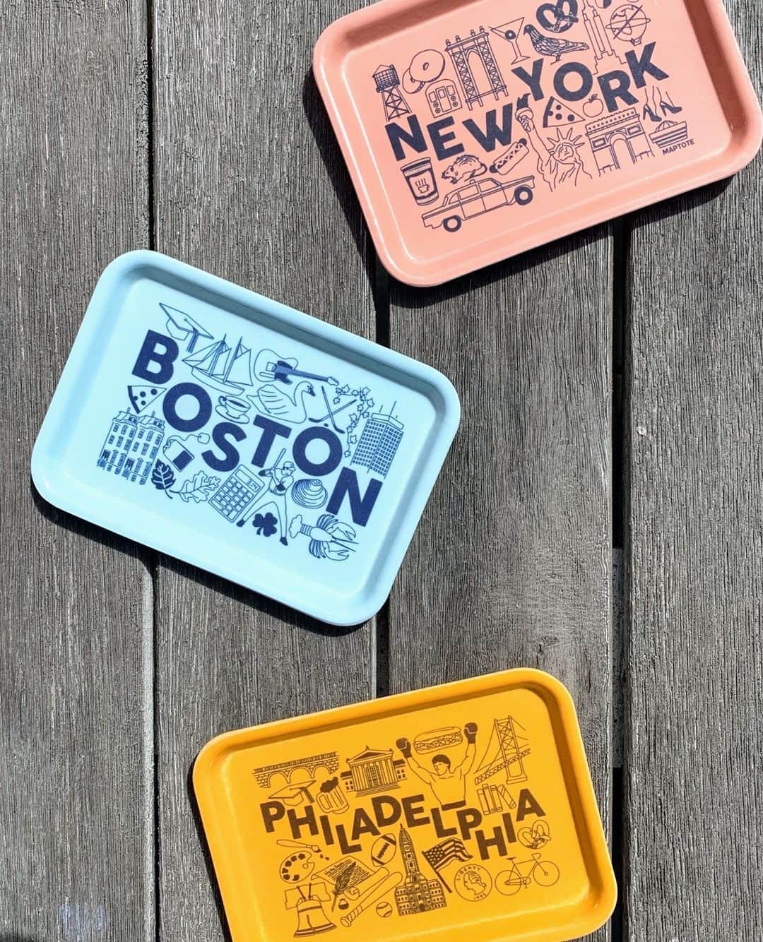 マップトートのインスタグラム：「Meet the Small Tray: this best-seller is the perfect souvenir . Use it has a jewelry tray, coin dish, desk organizer or to hold a stack of your business cards」