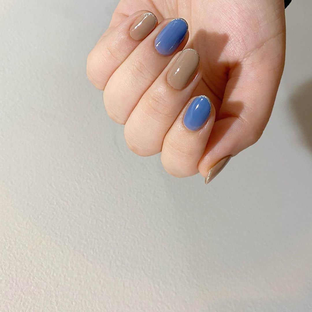 Kana Kobayashiさんのインスタグラム写真 - (Kana KobayashiInstagram)「#new #colors #blue #ワンカラーネイル #シンプルネイル #nails #ネイル #パラジェル」10月14日 22時01分 - anela_kana