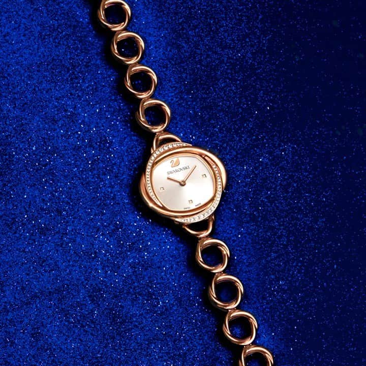 のインスタグラム：「Discover the new dazzling Crystal Flower Watch. #Swarovski125years」