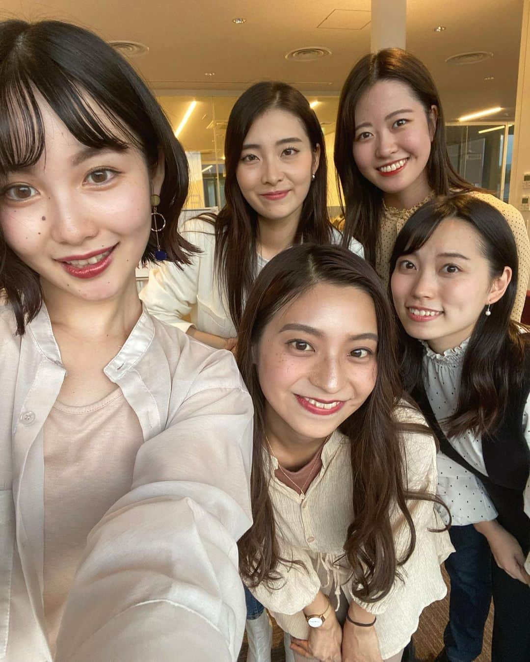 志茂彩奈さんのインスタグラム写真 - (志茂彩奈Instagram)「こんばんは〜！ 久しぶりにみんなに会えました🥳 ちょっと前まで緊張してたのに今ではめちゃくちゃ仲良しです🕺✨  今日はYouTube撮影だったのですが、みんな汗かいて頑張って撮りました。笑 アップ楽しみにしていてください🙋‍♀️❤️  本日もしもぽちありがとうございます！ いつも報告くるのが本当に嬉しいです🥺 これからもよろしくお願いします✨  #ミスキャンパス同志社女子2020 #ミス同女 #ファイナリスト #ミスキャンパス #しもぽち #ファイナリスト集合 #youtube#youtube撮影 #前髪の分け目が気になる」10月14日 22時11分 - nayaas___