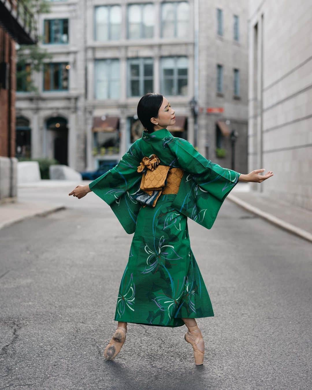 石井杏奈さんのインスタグラム写真 - (石井杏奈Instagram)「It’s autumn🍁in Montreal now, but throwing back to August🥰☀️🇨🇦 It was such a fun shooting😇👘🩰 . . . Beautiful yukata by @kimonovintage 👘✨ Hair & make up by @yukahair_mtl 💇‍♀️👍💄 Photo by @melika.dez 😍📸 the best!! Thank you soooooo much🙏🌈💕 ありがとうございました😇🇯🇵」10月14日 22時06分 - annaishii
