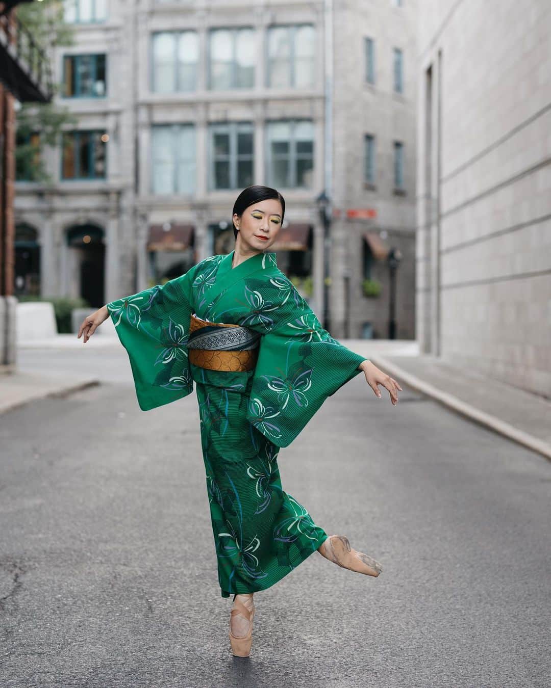 石井杏奈さんのインスタグラム写真 - (石井杏奈Instagram)「It’s autumn🍁in Montreal now, but throwing back to August🥰☀️🇨🇦 It was such a fun shooting😇👘🩰 . . . Beautiful yukata by @kimonovintage 👘✨ Hair & make up by @yukahair_mtl 💇‍♀️👍💄 Photo by @melika.dez 😍📸 the best!! Thank you soooooo much🙏🌈💕 ありがとうございました😇🇯🇵」10月14日 22時06分 - annaishii