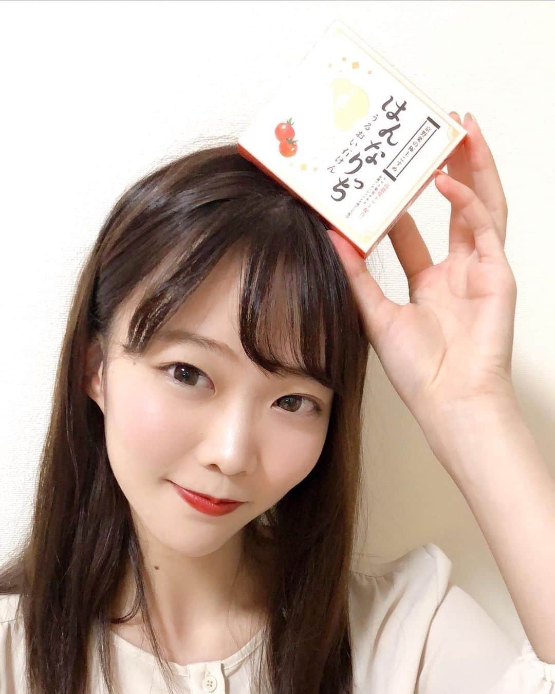 齋藤佳穂のインスタグラム：「食べるだけじゃない野菜の力🍅  京都で人気の野菜のレストラン都野菜 賀茂さんから『はんなりっちうるおい石けん』 をいただきました🧼♡  【効果効能】 保湿　洗顔によりニキビ防止　きめを整える　うるおい　はりつやなど  わたしも肌のもちもち感がUP↑↑おすすめ♪  #都野菜賀茂 #健康美 #京都  #都野菜 #野菜 #石鹸 #トマト #リコピン #野菜の力 #美容好き」
