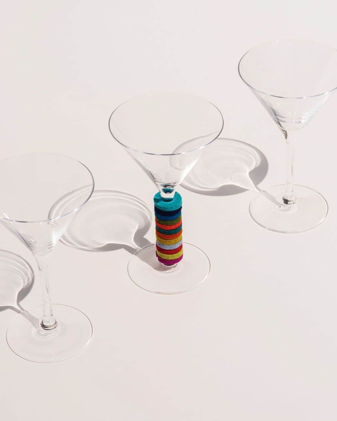グラフ&ランツのインスタグラム：「With or without anyone to share a drink with, you can still decorate your own glass with some cheers charms for a pop of color during a bleak week. Midweek cocktail, anyone? #Winesday #WineOClock」