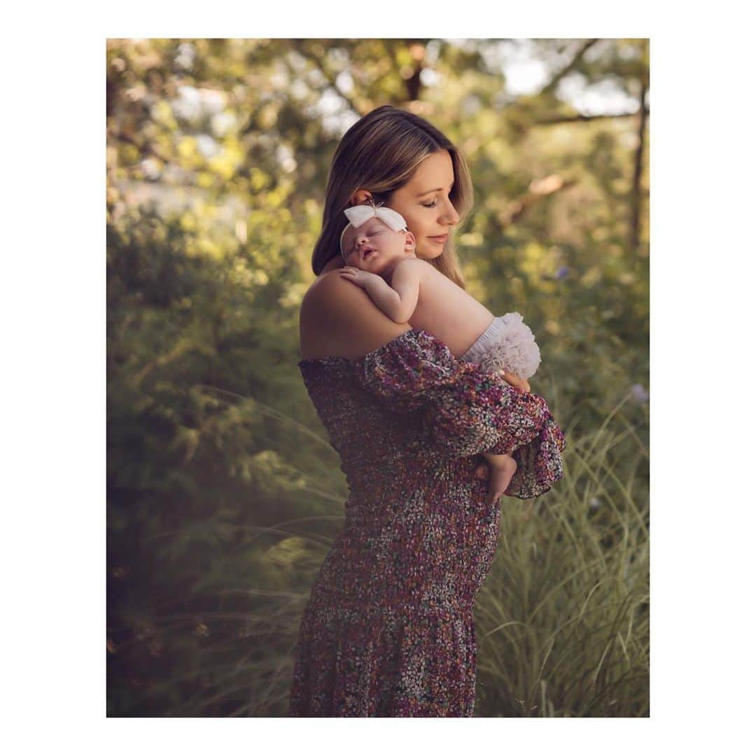 ティーバッグスさんのインスタグラム写真 - (ティーバッグスInstagram)「Glowing muse ✨ The gorgeous  @marnidanielle (and baby Harlow) in our Rashida dress. Tap through today’s story for our favorite #MISAmuse looks of the week. #MISAworld」10月15日 7時57分 - misa_losangeles