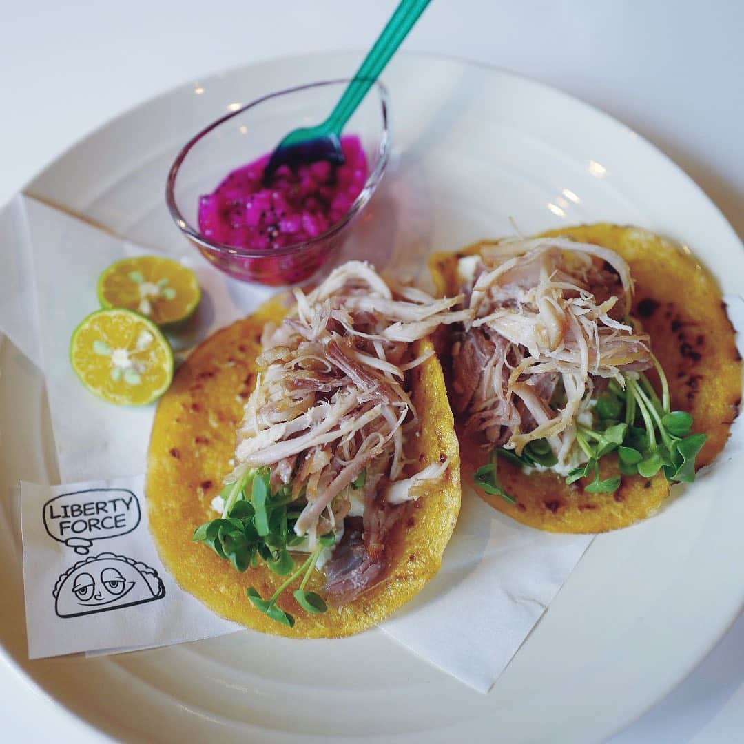 照屋 健太郎さんのインスタグラム写真 - (照屋 健太郎Instagram)「@liberty____force 🌮🌮 泡盛残波が隠し味『 @liberty____force タコス』が今日から発売🔥2週間限定メニューです😋  LukeTacos-ルークタコス- 嘉手納町嘉手納445-12 098-989-0996 open : 11:30-20:00 close : Sunday  #沖縄 #タコス #はんちゅみ #琉球 #宮廷料理 #琉球宮廷料理 #豚肉 #鰹節 #しま豆腐 #泡盛残波 #残波 #ドラゴンフルーツ #シークワーサー #LIBERTYFORCE #okinawa #tacos #LukeTacos #ルークタコス」10月15日 7時50分 - libertyforce_teruya