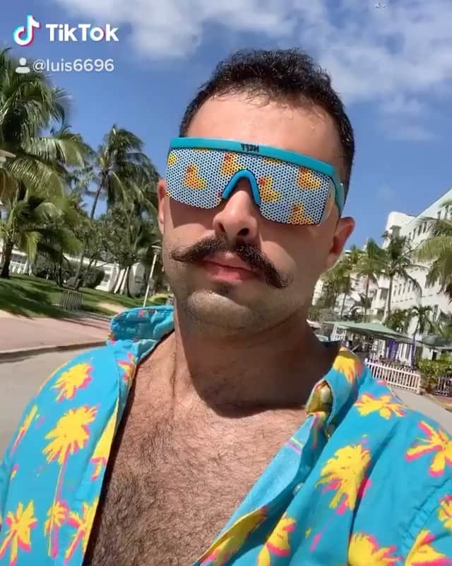 Vita Coco Coconut Waterのインスタグラム：「We wouldn’t say we like this version better, because @doggface208 and @officialoceanspray really made a splash...but this is good.」