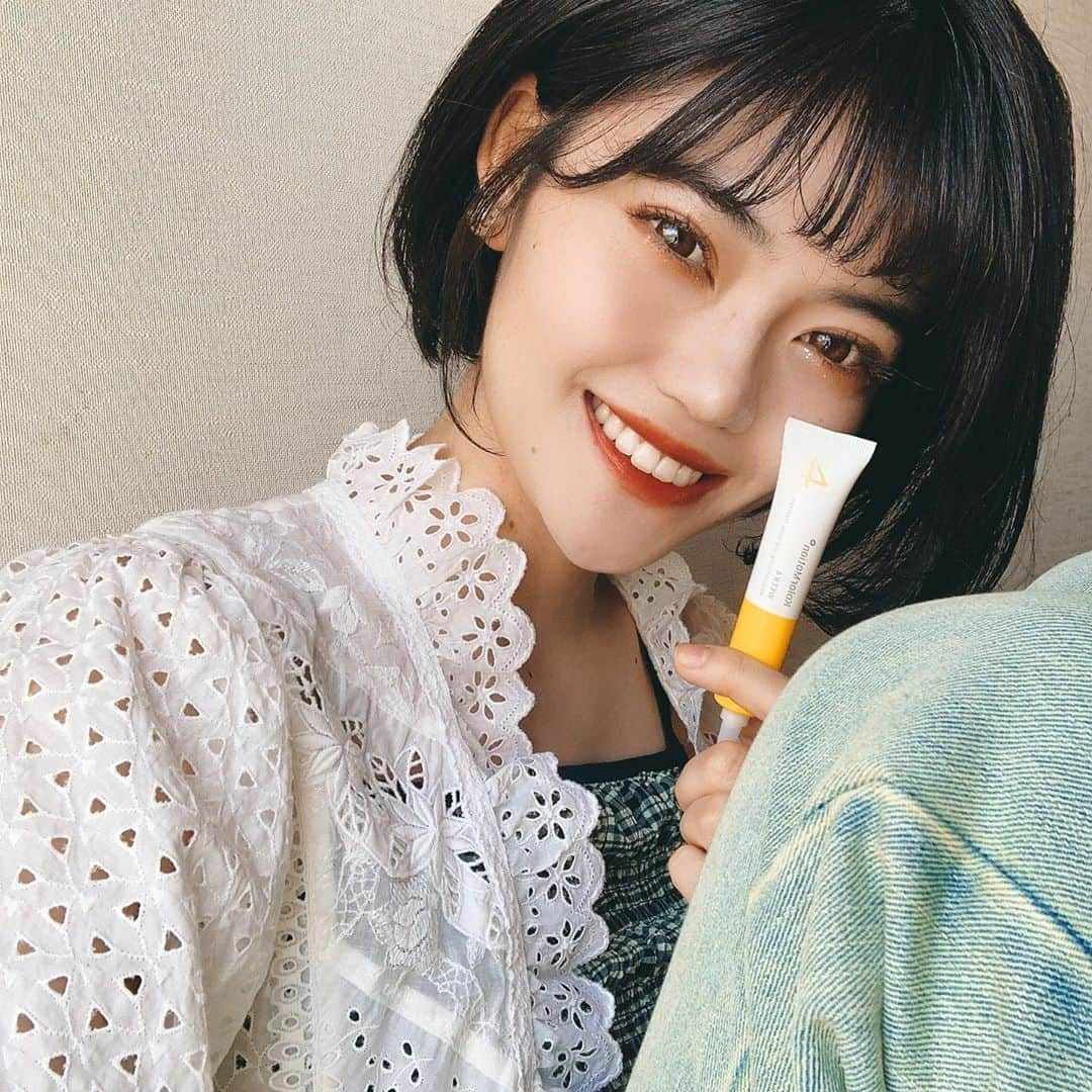 追田菜々花さんのインスタグラム写真 - (追田菜々花Instagram)「WELLAさんのトリートメントもラストです✊🏻🌤 ついにSTEP4（＾Ｏ＾）  私の黒髪のカラーが持っているのはこの子のおかげであります！！！  カラーしてから4週目は髪の艶が失われて、くすみやすいらしい（ ; ; ） だからSTEP4ではキューティクルを整えて輝きをアップさせてくれる⬆︎⬆︎⬆︎ サンフラワーシードオイルが配合されてる👏🏻👏🏻素晴らし！  #wella #wellahair #wellacolor #wellaprofessional #colormotion #haircolor #hairstyle #hair #haircut #treatment #bobhaircut #japan #japanese #japanesegirls #sanflowers #sanflowerseedoil #nyny #ritsumeikan #university #universitylife #universitystudent #misscampus #campuslife #follwme #follwback #f4f #tflers #instagood #instalike #instapic」10月15日 8時07分 - mcr2020_01on