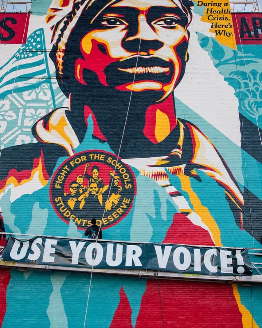 Shepard Faireyのインスタグラム：「THANK YOU MILWAUKEE! Final shot of the mural coming soon. Here's an excerpt from today's @ShepherdExpress story quoting collaborating artist Tyanna Buie @tyanna_buie: The mural’s artists hope that its beauty can also serve as a way to show Milwaukeeans why they should go to the polls for the upcoming election. “I would love for the Milwaukee residents to see the mural not only as a beautiful majestic art piece, but as a larger conversation about the issues still faced in our country as it pertains to voting rights that still affect us to this day,” Buie says. Read the full story through the link in bio! -Shepard  @wallpaperedcity @blackboxfundmke @keatingkahn @thepfisterhotel @bucks 📷: @jonathanfurlong」