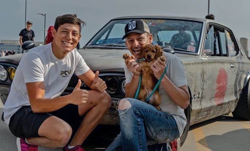 スティーブのインスタグラム：「Our baby GoldenDoodle girl SKY!  Her name came from my Nissan Skyline! Watch today’s video to see how we found and adopted her  待望の子犬がPOVファミリーに仲間入りしました！！今後もドライブシーンにドンドン登場するので新しいゴールデンドュードルのSky(スカイ)もよろしくお願いします！」