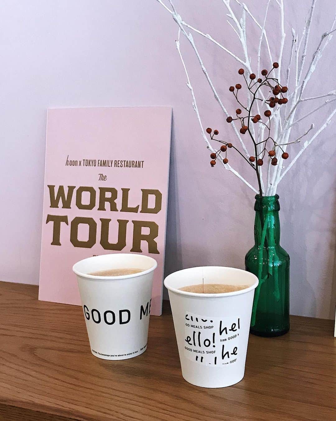 のインスタグラム：「hellofromGOODMEALSSHOP// 渋谷 神南エリアにあるコーヒースタンド☕️ 落ち着く雰囲気のイートインスペースがあり気軽に立ち寄りたいお店♡ ㅤㅤㅤㅤ @hello.shibuya  #hellofromGOODMEALSSHOP #ハローフロムグッドミールズショップ  ※営業状況やメニューなど詳細は、 各アカウントでご確認ください それぞれができる形で大好きなカフェを応援しよう！ #コロナフードアクション」