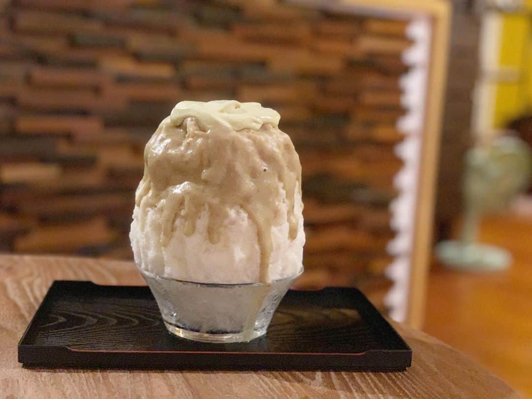 原田麻子さんのインスタグラム写真 - (原田麻子Instagram)「和栗とちょこっとパイン  栗とパイン！ある意味沖縄らしい！ そして意外と合う💕 上はなんだろうピスタチオのクリームだったかな。 美味しい❣️  #かき氷#かき氷🍧#おやつ#ごはん#sweets#shaveice」10月15日 8時54分 - achakoko
