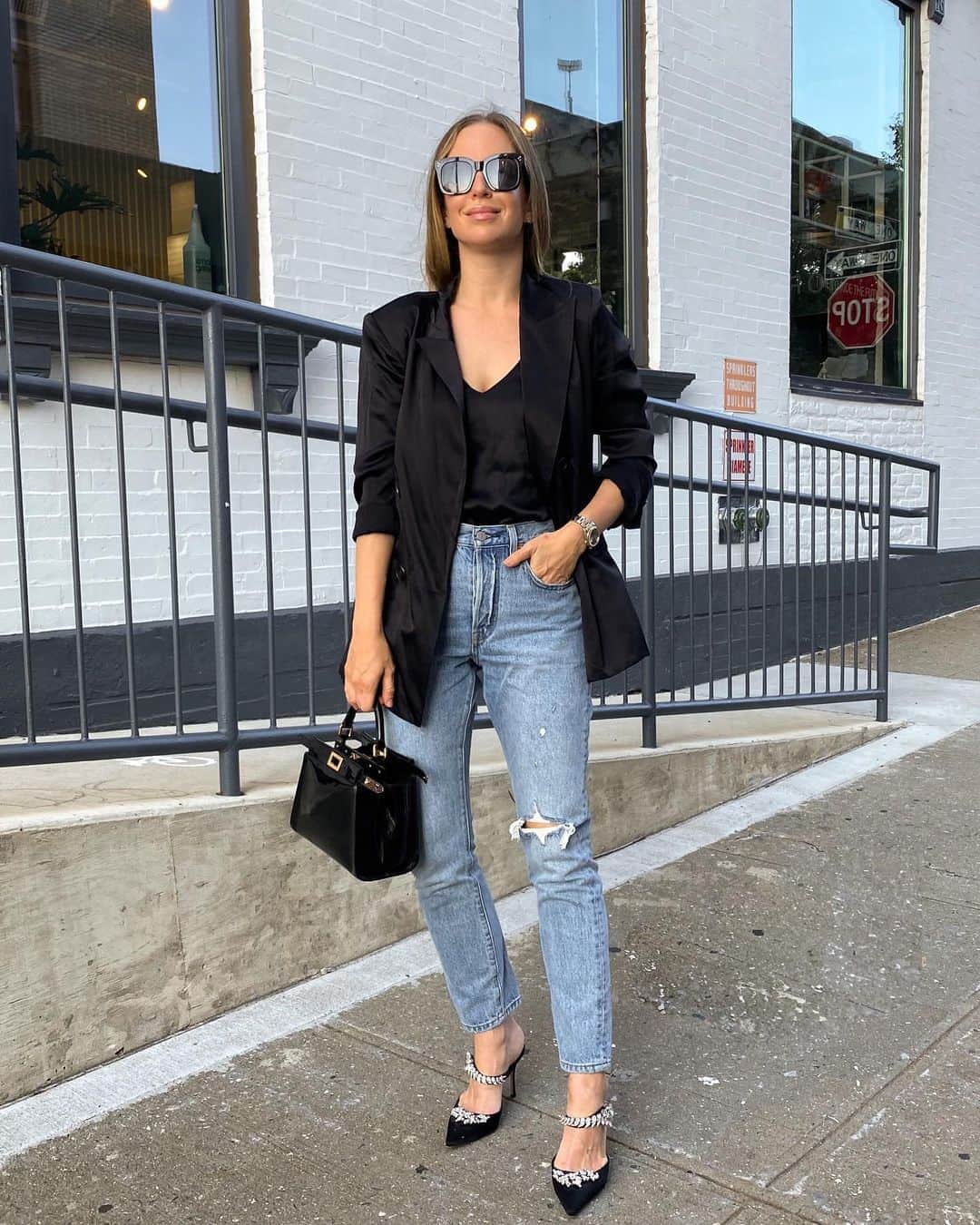 Helena Glazer Hodneさんのインスタグラム写真 - (Helena Glazer HodneInstagram)「Tried and true favorites in my favorite pair of @levis. Tip: Get them in a shorter ankle length. These are the 28" length and are ideal for boots or a little ankle showing. Also, the site is currently 30% off!  #LiveinLevis ad http://liketk.it/2YKOy #liketkit @liketoknow.it」10月14日 23時58分 - brooklynblonde1