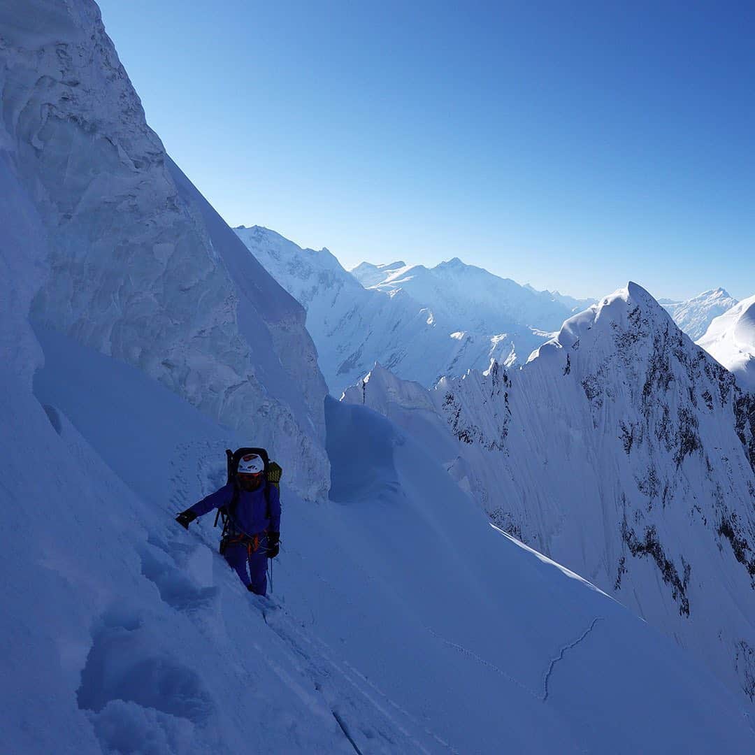 のインスタグラム：「The Hunza region in Pakistan holds impressive mountains and sceneries as far as you can see! Our two Japanese brand ambassadors Kazuya Hiraide and Kenro Nakajima (ISHII SPORTS) conquered one of the most outstanding ones – the Rakaposhi (7788m)! For the huge length of this climb they received the 2020 Piolets D’Or! Congratulation! 💪🏼 - Please tag #deuter to be featured. ❤️🏔 - #deuter #deuterbackpack #climbing #iceclimbing #trekking #pakistan #hunzaregion #rakaposhi #2020Piolet #pioletsdor @pioletsdor @kenro_nakajima @official_kazuya_hiraide」