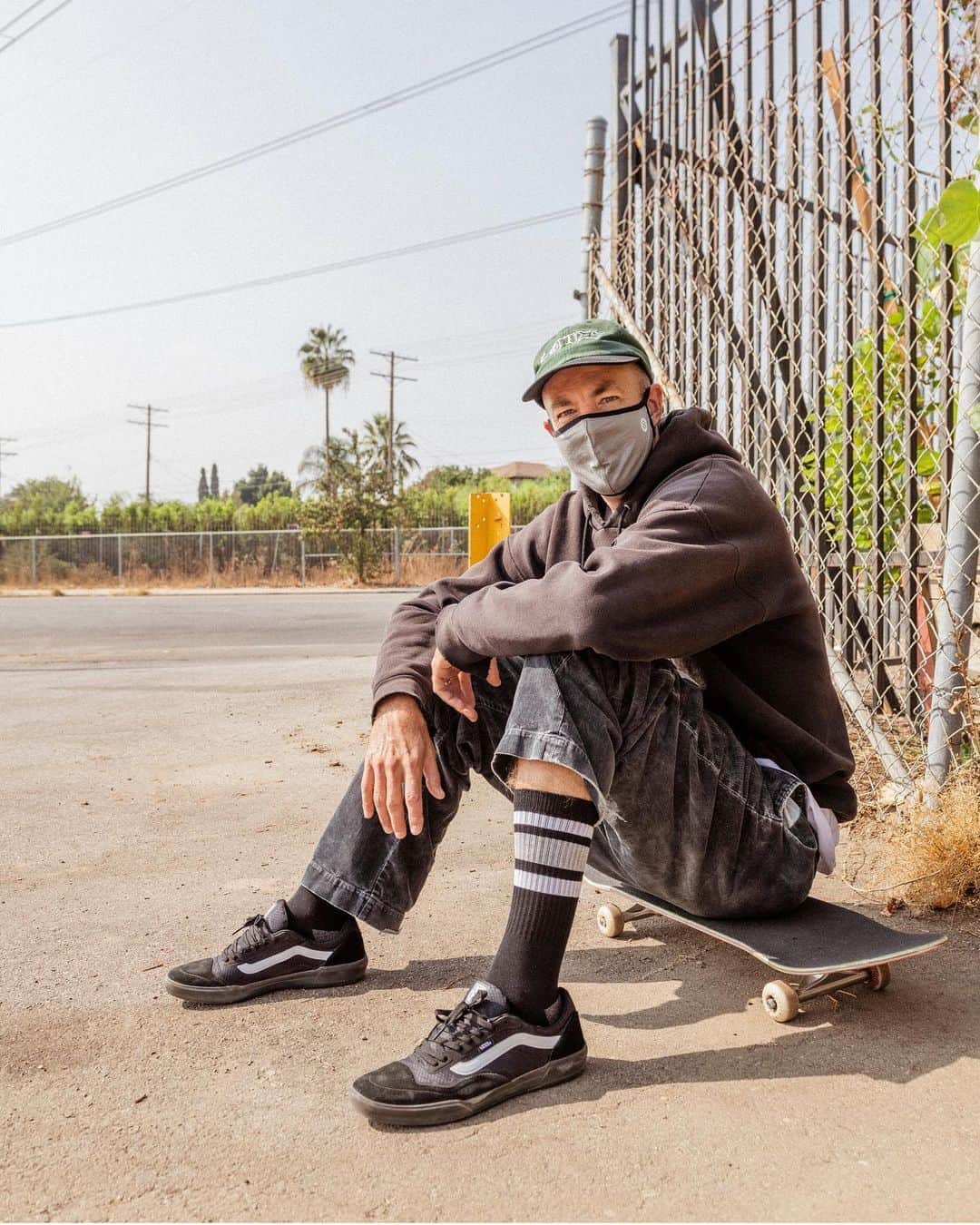 Stanceのインスタグラム：「Anything but basic😷👌. Our solid masks are some of the most requested styles we offer, so we've re-stocked our #1 selling solid black mask as well as our solid NBA x Stance mask, all made with Butter Blend™ 🧈 to keep you Comfortably Covered 😷☁️...Link in bio.」