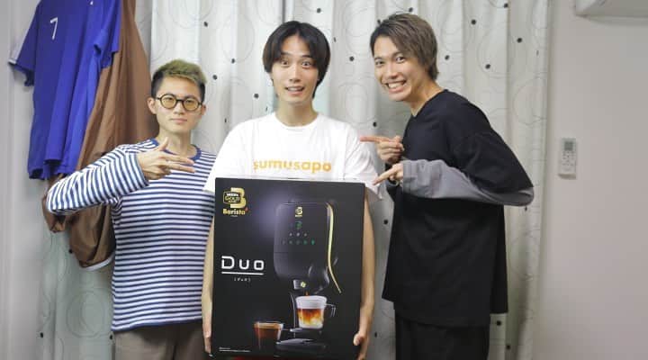 のインスタグラム：「少し早めの誕生日祝ってくれた、目だけ神木隆之介と東南アジアのタクシー運転手。いつも感謝しております。  毎朝挽きたてのコーヒーのある生活のはじまり☕️  10月24日、25日舞台があるのでよければ観に来てください✌️  #コーヒーのある暮らし #barista#duo#setogiwa」