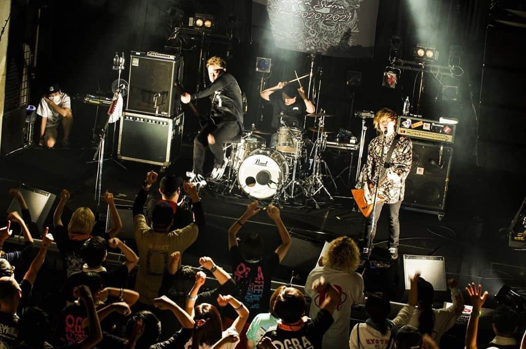 こーいちさんのインスタグラム写真 - (こーいちInstagram)「ツアー初日京都MUSE終了。 そして ライブハウスただいま！ ほなツアー行ってきまーす！  photo by @ninjajon」10月15日 0時22分 - kouichi1975