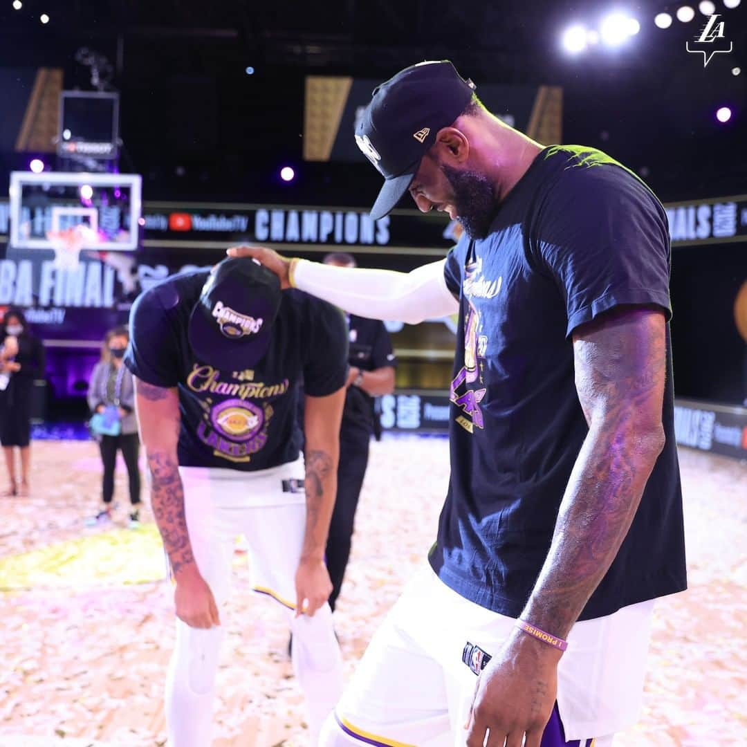 Los Angeles Lakersさんのインスタグラム写真 - (Los Angeles LakersInstagram)「That First Chip Feeling」10月15日 0時35分 - lakers