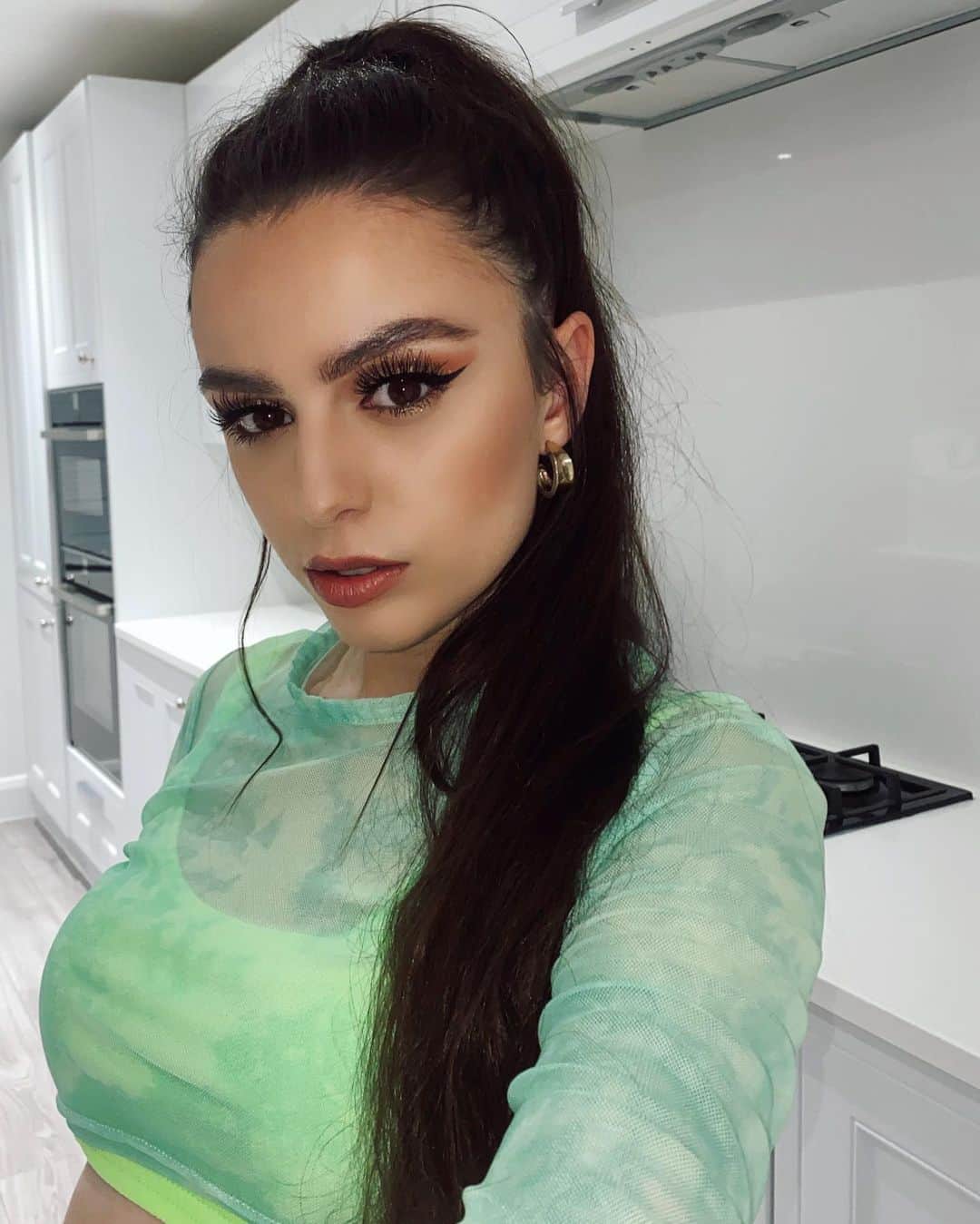 シェール・ロイドのインスタグラム：「About to make a ‘Sucker Sangria’ 😜🍸Video coming tomorrow 💚」