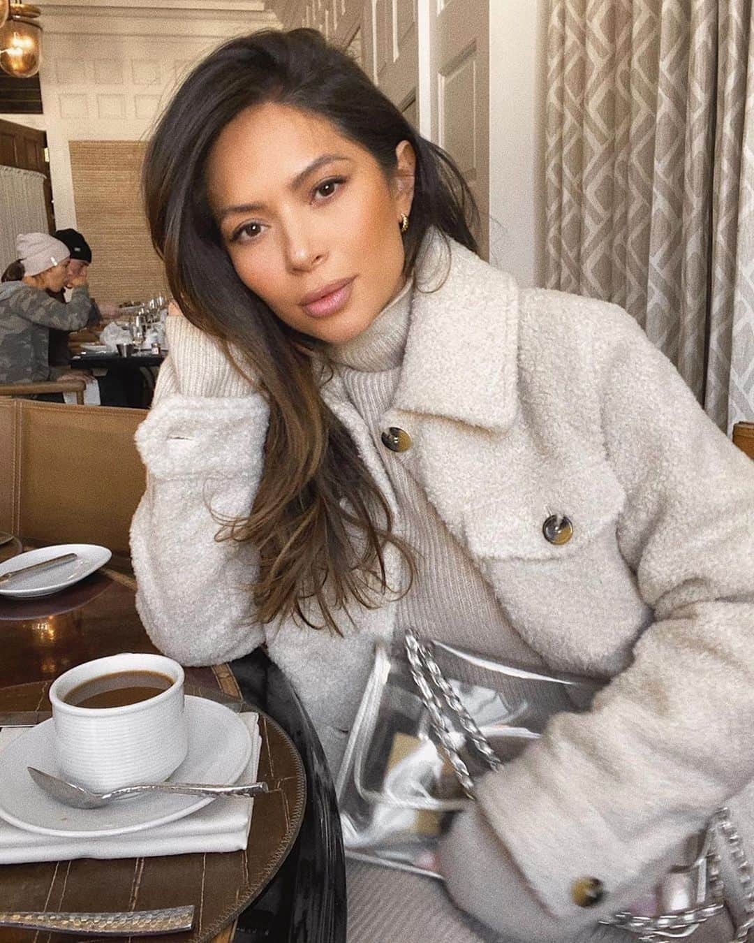 Marianna Hewittのインスタグラム：「I was ready for fall clothes but it’s still mid 80s in LA ☀️」