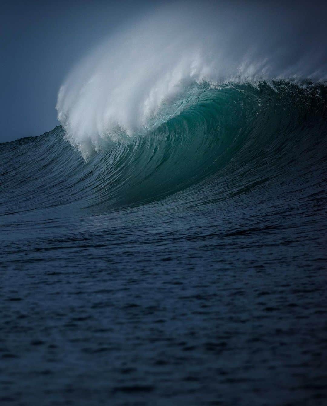 ジミー・チンさんのインスタグラム写真 - (ジミー・チンInstagram)「Mountain in motion.   And just another casual day for @healeywaterops.  Nica // @yeti  @jeffjohnson_beyondandback @thetorpedopeople @the.rabbits.foot @healeywaterops @jon_rose @erinfeinblatt」10月15日 0時39分 - jimmychin