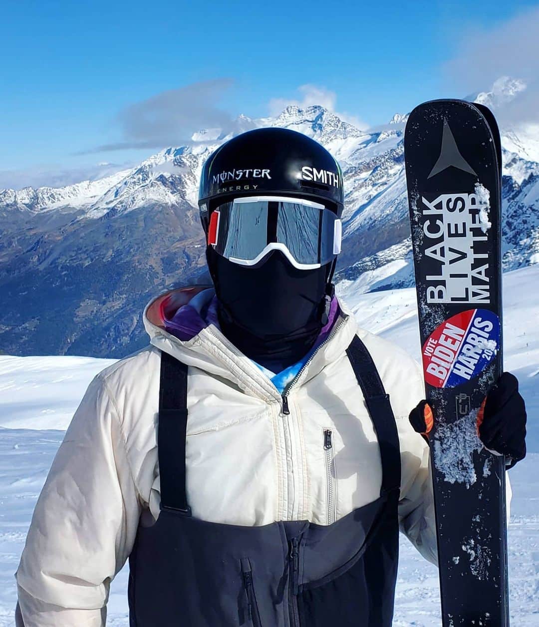 ガス・ケンワージーのインスタグラム：「No, I won't just "stick to skiing." #VOTE」