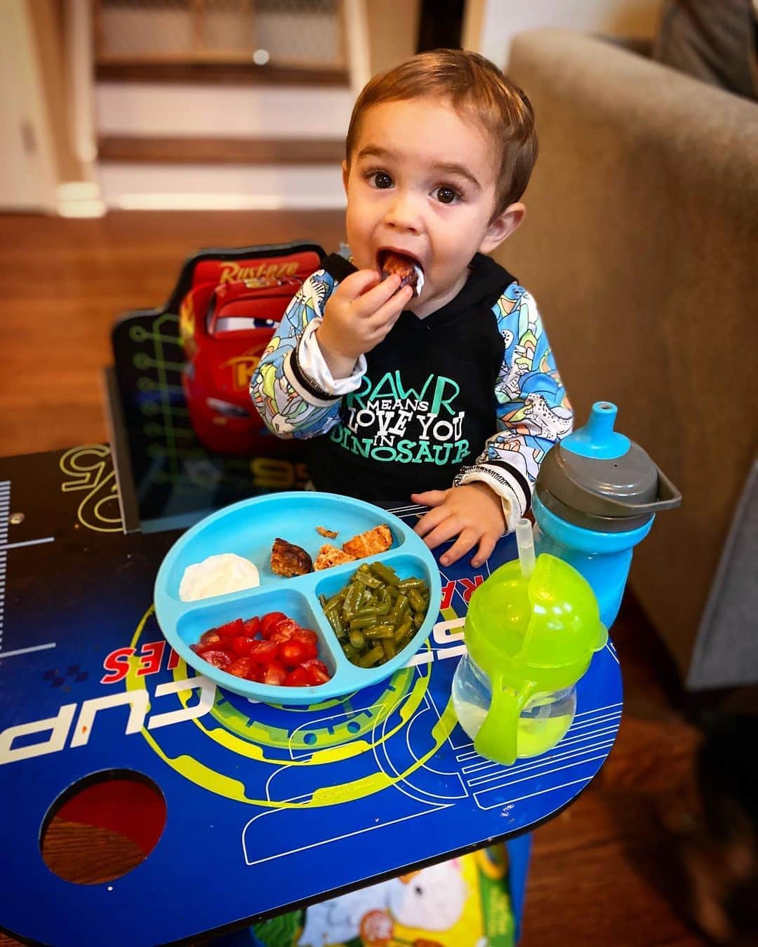ディーナ・ニコール・コルテーゼのインスタグラム：「CJ LOVES Mommys chicken meatballs for dinner!! Will be posting recipe on @christopherjohnclothing tomorrow ❤️ #staytuned」