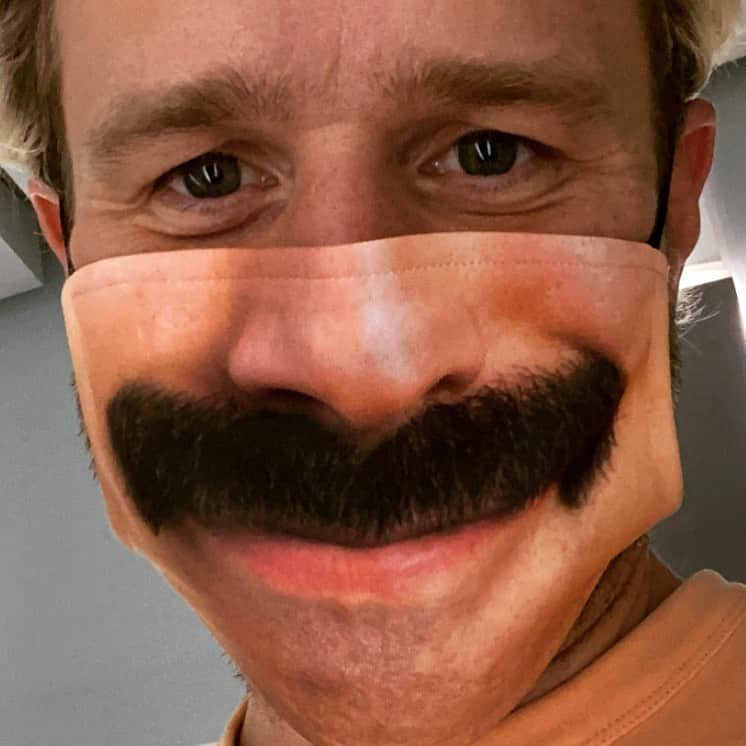 オリー・マーズのインスタグラム：「Wa wa wee wahhhhhhh! 😷🤪👌🏻」